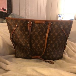 Adrienne Vittadini Large Tote w/ Clutch Bag